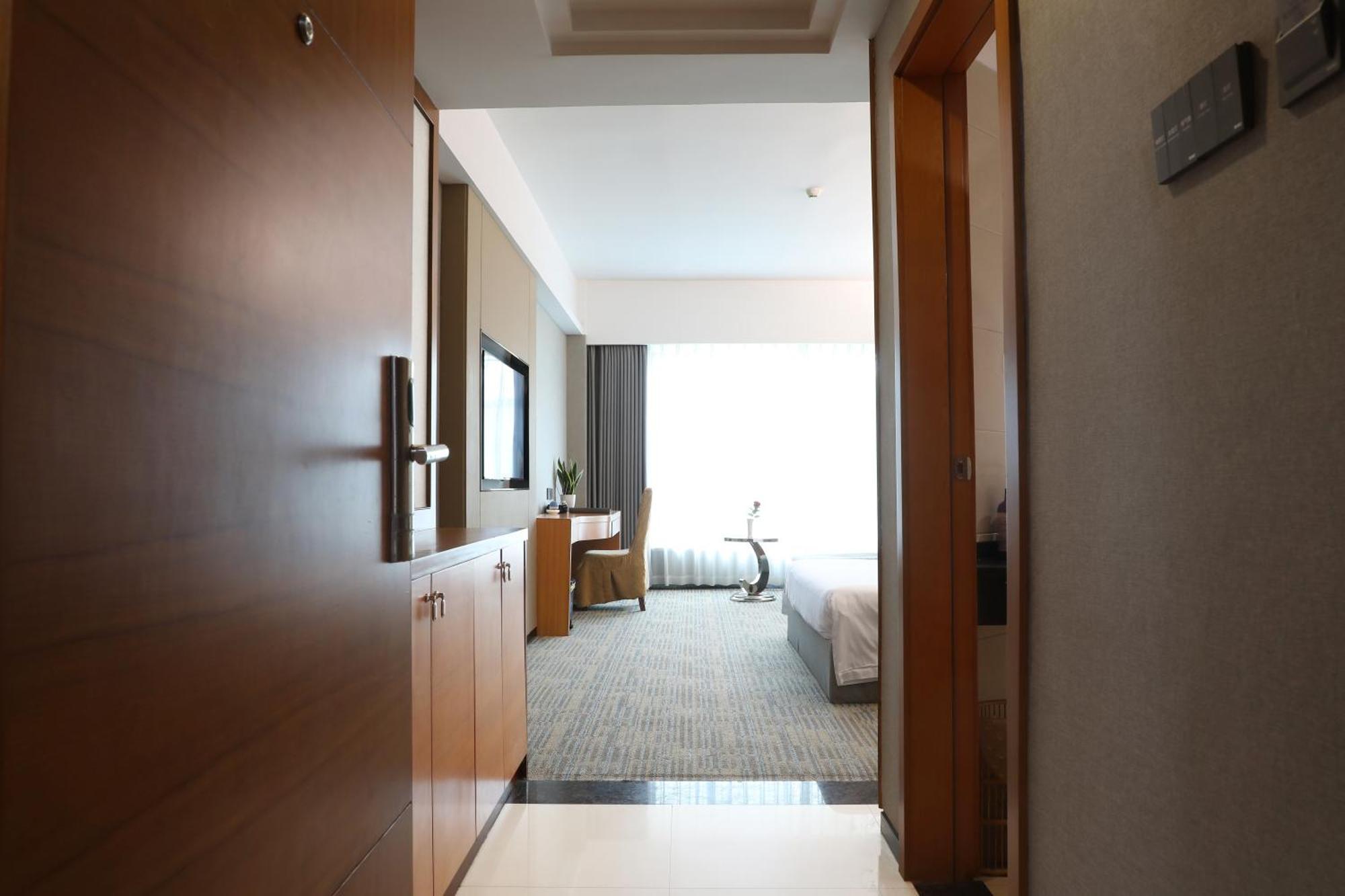 Deluxe Queen Room,1627179141:JPEG